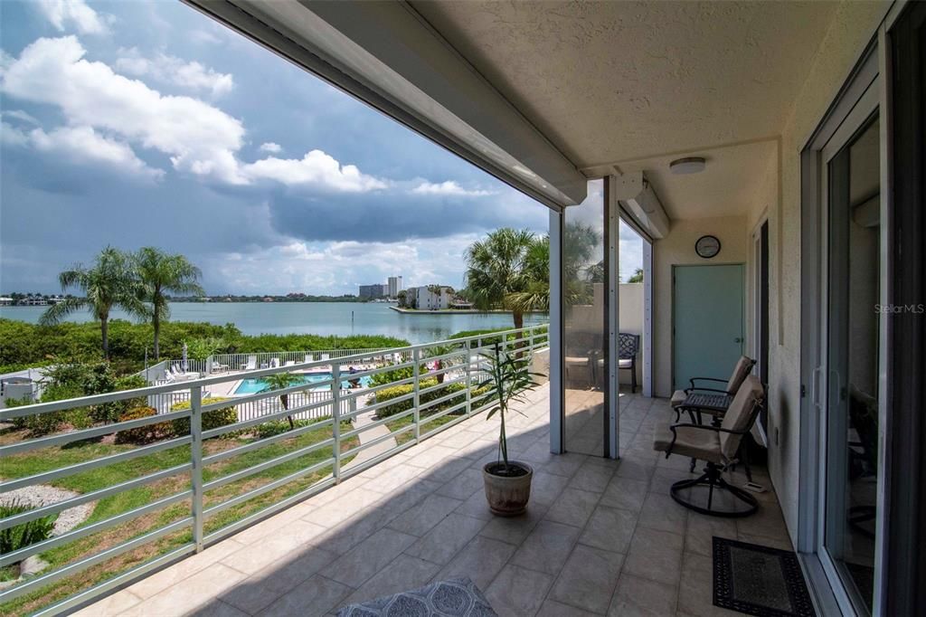 En Venta: $675,000 (3 camas, 2 baños, 1300 Pies cuadrados)