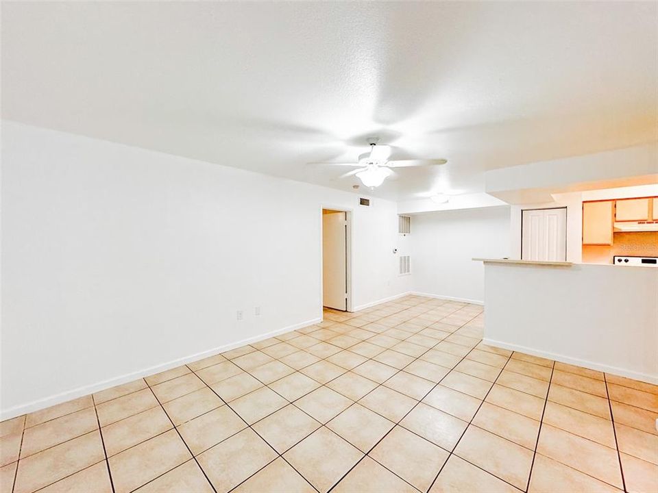 En Venta: $170,000 (2 camas, 2 baños, 937 Pies cuadrados)