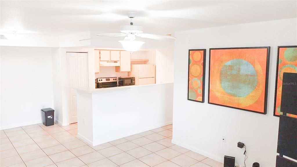 En Venta: $170,000 (2 camas, 2 baños, 937 Pies cuadrados)