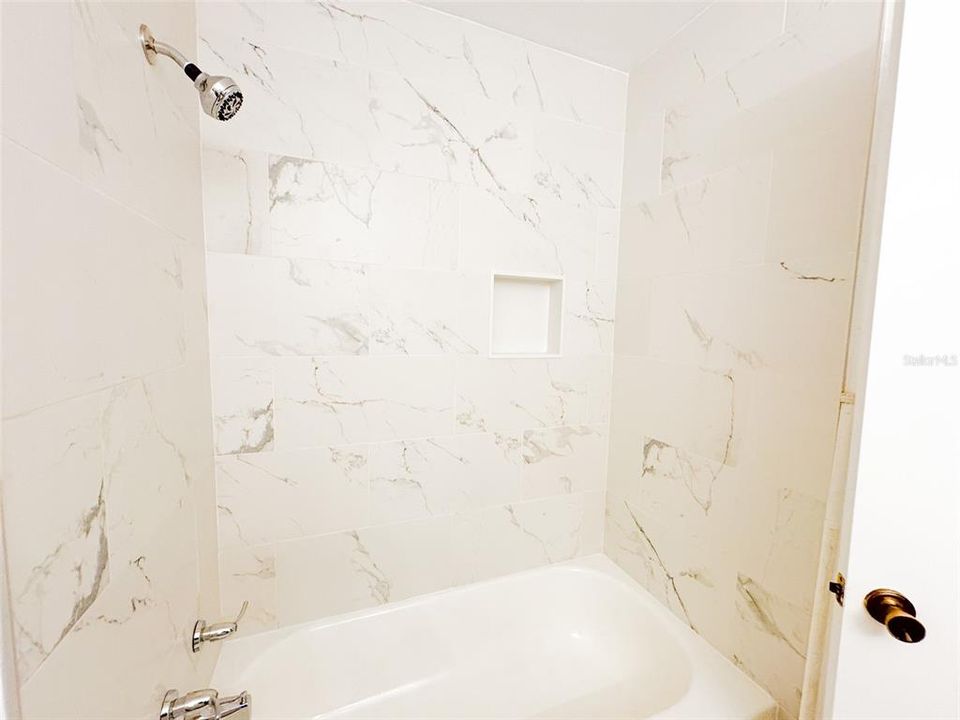 En Venta: $170,000 (2 camas, 2 baños, 937 Pies cuadrados)