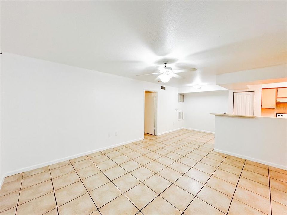 En Venta: $170,000 (2 camas, 2 baños, 937 Pies cuadrados)
