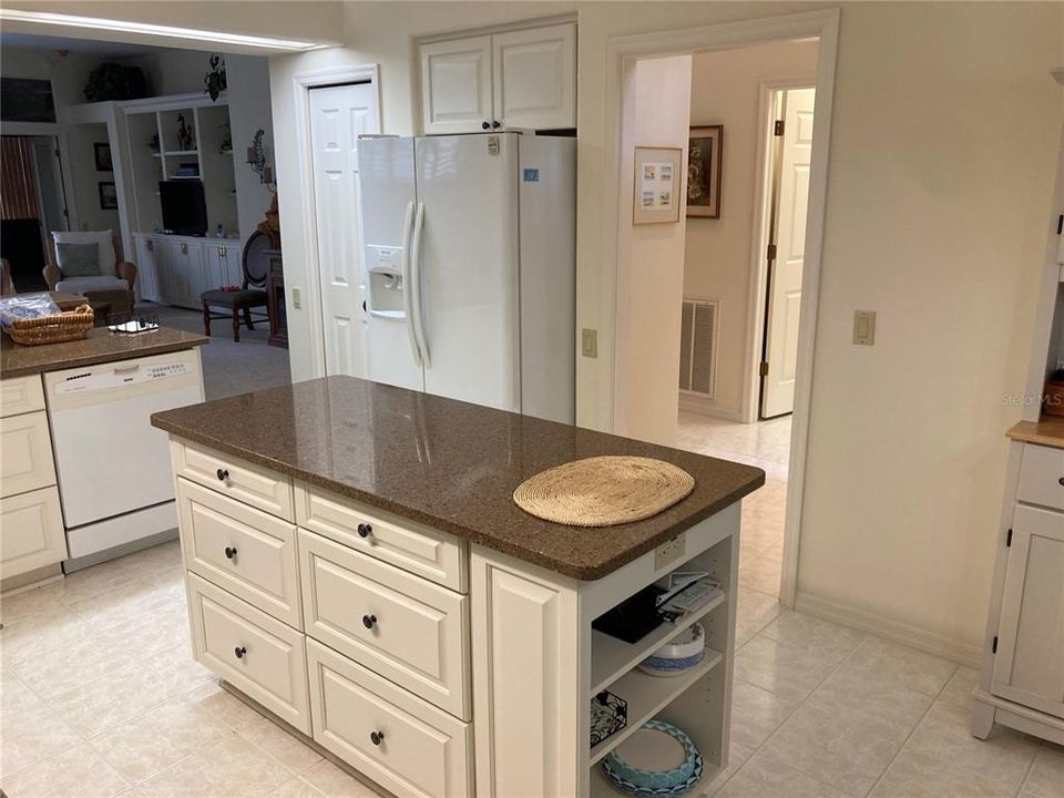 En Venta: $280,000 (2 camas, 2 baños, 1862 Pies cuadrados)