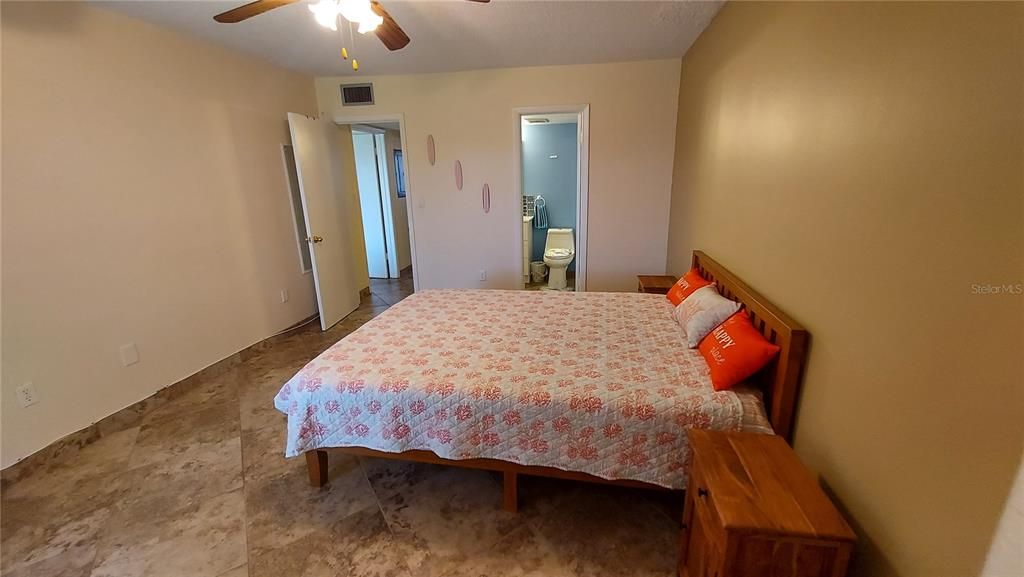 В аренду: $1,600 (2 спален, 1 ванн, 894 Квадратных фут)