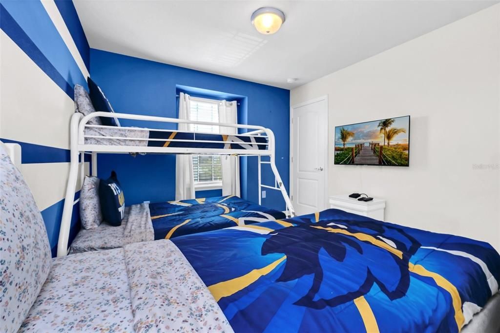For Sale: $409,000 (5 beds, 4 baths, 2265 Square Feet)