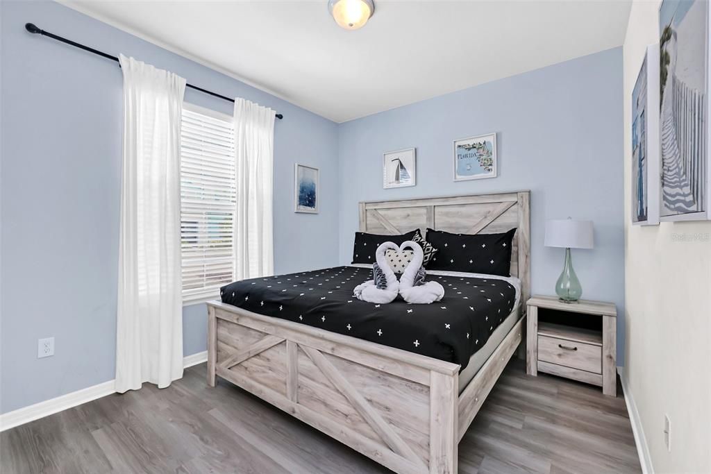 For Sale: $409,000 (5 beds, 4 baths, 2265 Square Feet)