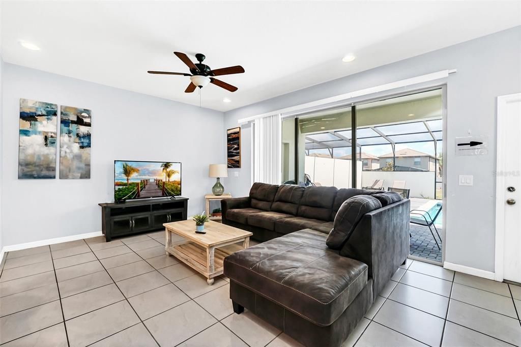 For Sale: $409,000 (5 beds, 4 baths, 2265 Square Feet)