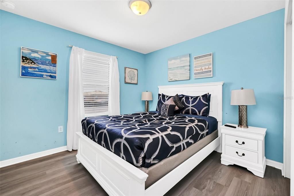 For Sale: $409,000 (5 beds, 4 baths, 2265 Square Feet)