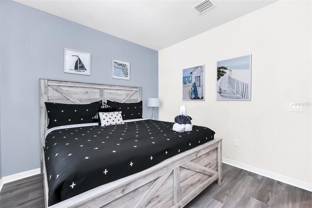 For Sale: $409,000 (5 beds, 4 baths, 2265 Square Feet)