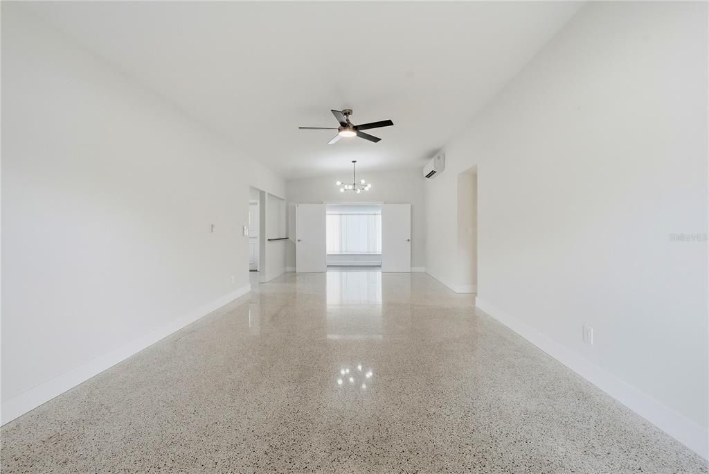 For Sale: $439,000 (2 beds, 2 baths, 1112 Square Feet)
