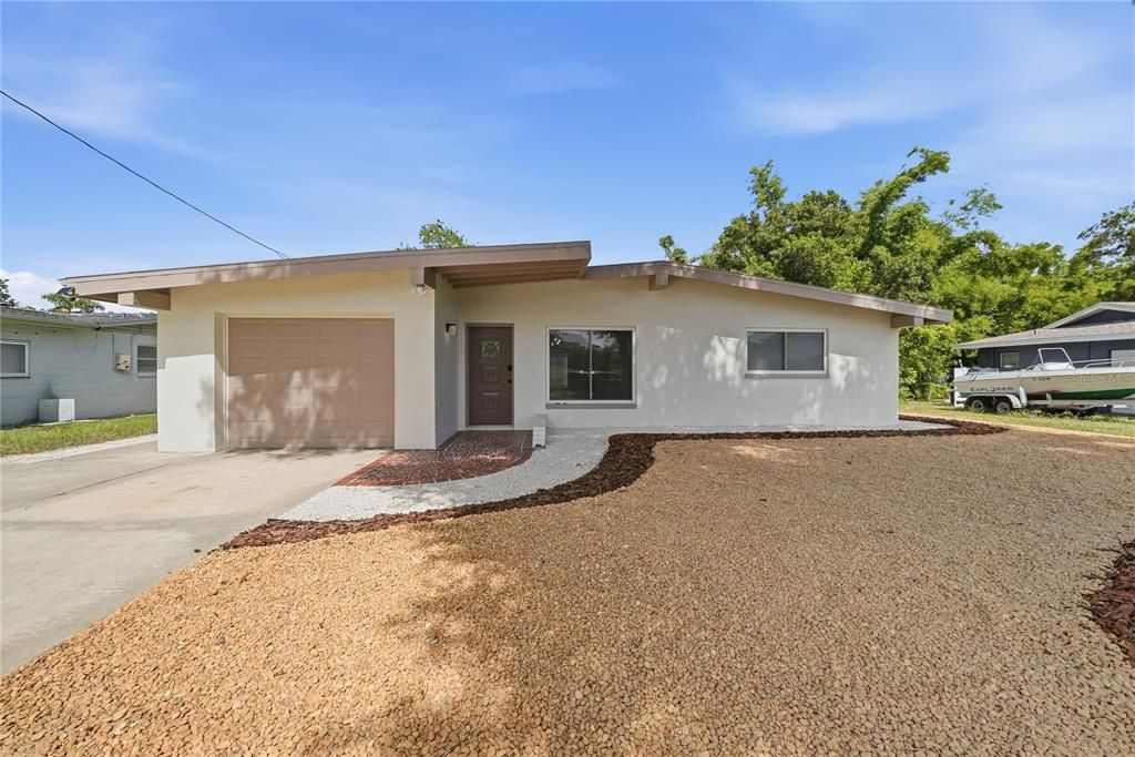 For Sale: $439,000 (2 beds, 2 baths, 1112 Square Feet)