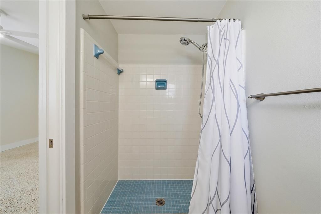 For Sale: $439,000 (2 beds, 2 baths, 1112 Square Feet)