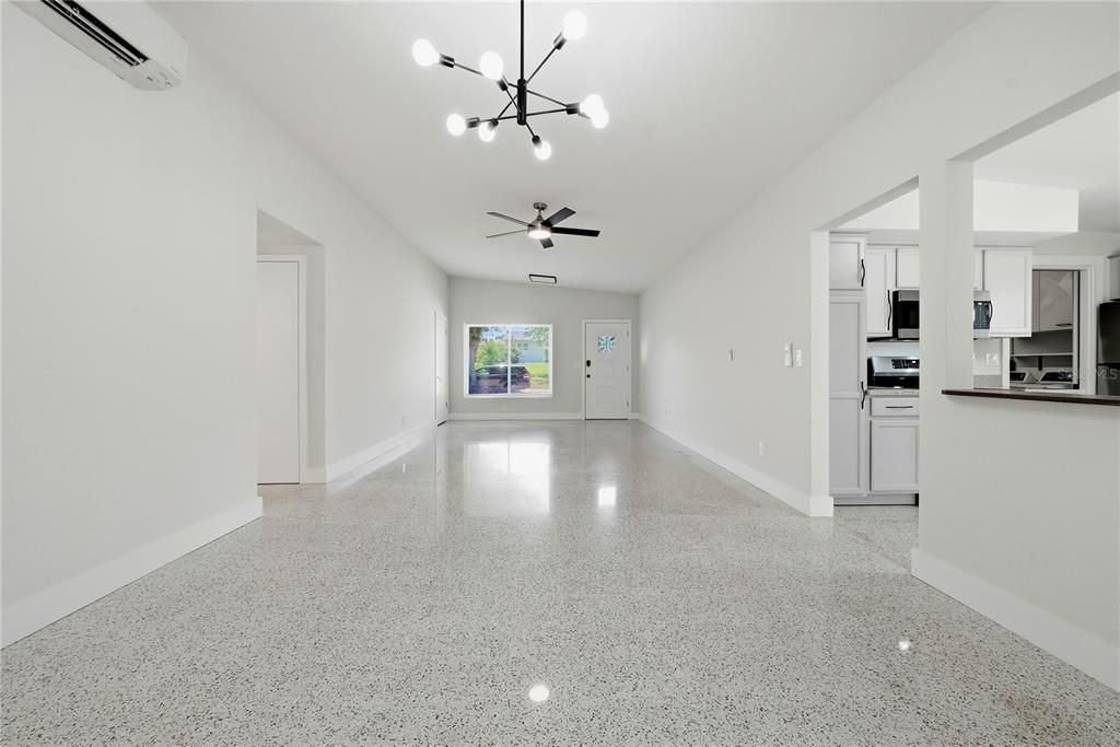 For Sale: $439,000 (2 beds, 2 baths, 1112 Square Feet)