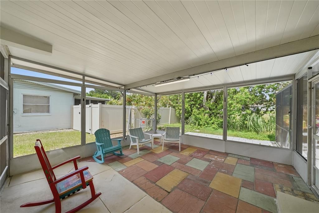 For Sale: $439,000 (2 beds, 2 baths, 1112 Square Feet)