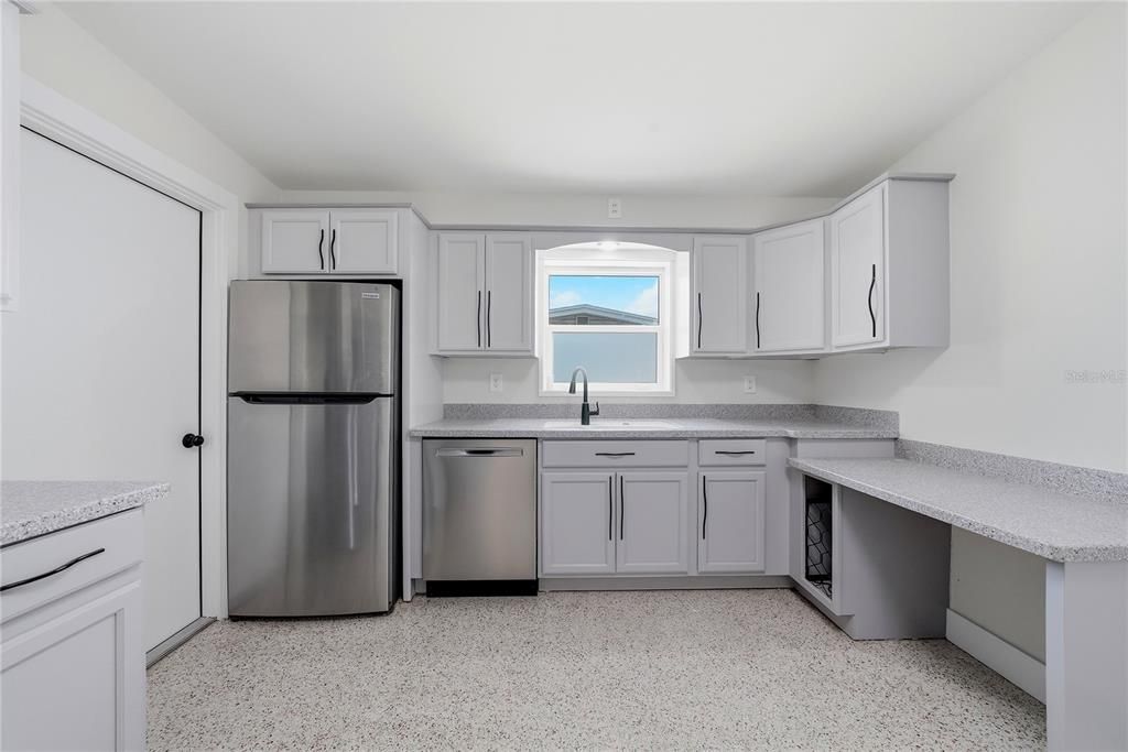 For Sale: $439,000 (2 beds, 2 baths, 1112 Square Feet)