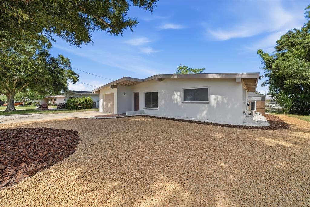 For Sale: $439,000 (2 beds, 2 baths, 1112 Square Feet)