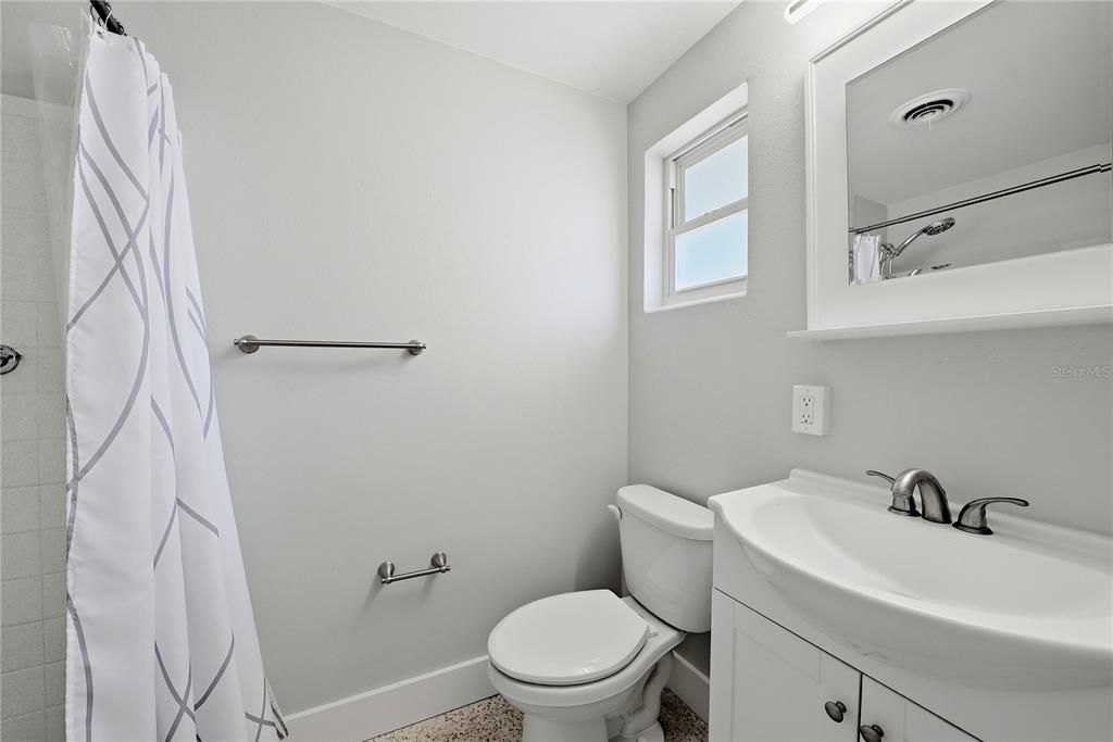 For Sale: $439,000 (2 beds, 2 baths, 1112 Square Feet)