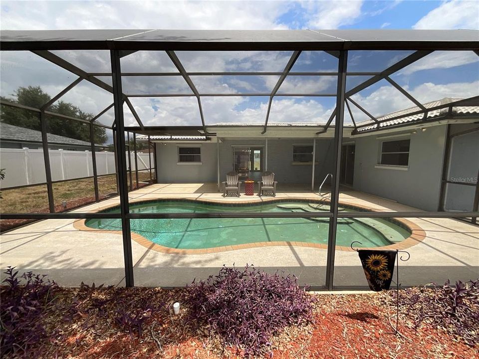 For Sale: $475,000 (3 beds, 2 baths, 1743 Square Feet)