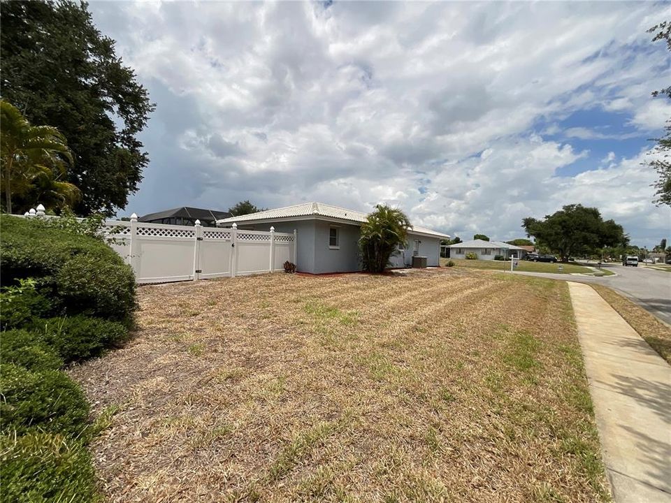 For Sale: $475,000 (3 beds, 2 baths, 1743 Square Feet)