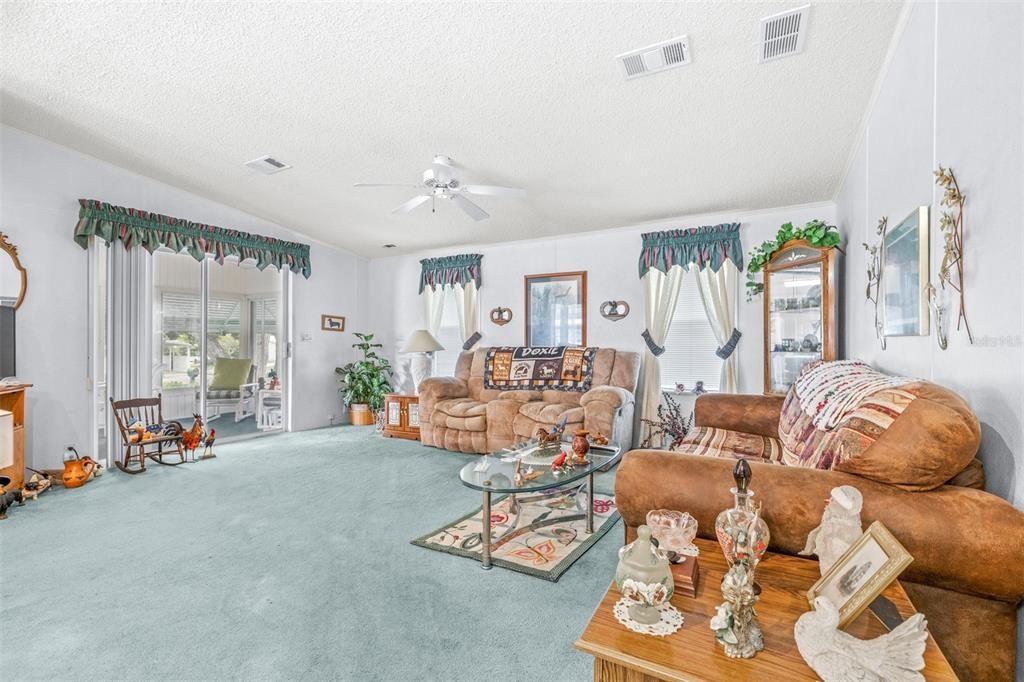 For Sale: $159,900 (2 beds, 2 baths, 1080 Square Feet)