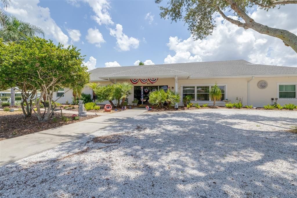 For Sale: $159,900 (2 beds, 2 baths, 1080 Square Feet)