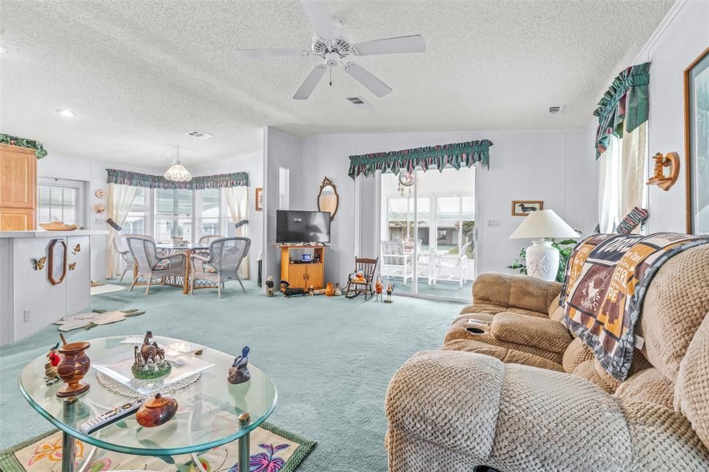 For Sale: $159,900 (2 beds, 2 baths, 1080 Square Feet)
