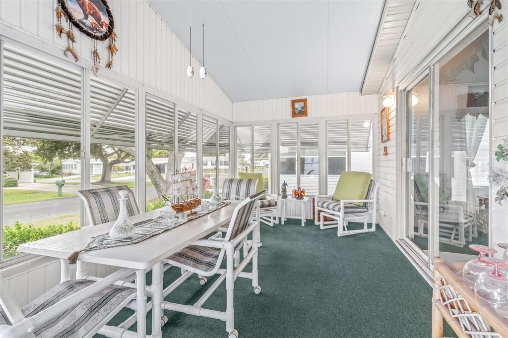 For Sale: $159,900 (2 beds, 2 baths, 1080 Square Feet)
