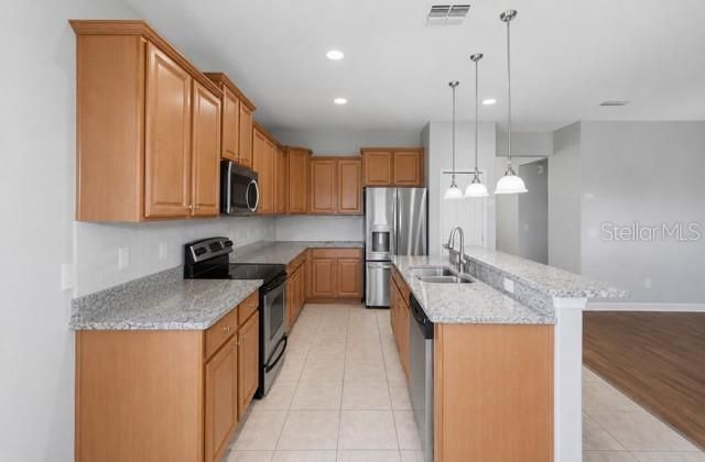 En Venta: $510,000 (4 camas, 3 baños, 2114 Pies cuadrados)