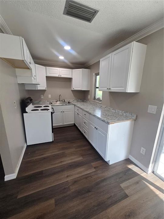 For Rent: $1,650 (3 beds, 1 baths, 1000 Square Feet)