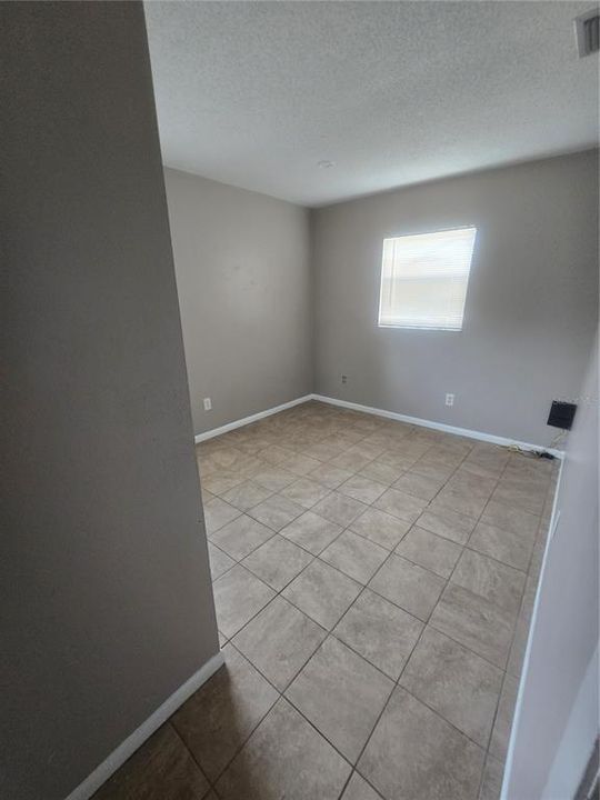 For Rent: $1,650 (3 beds, 1 baths, 1000 Square Feet)