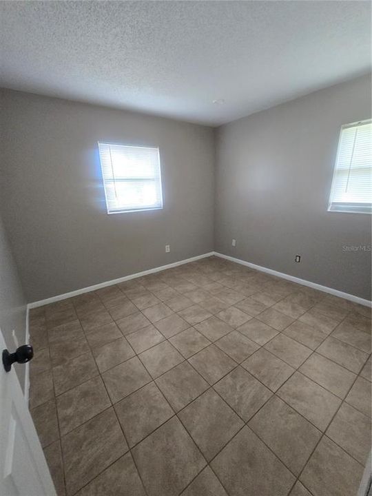 For Rent: $1,650 (3 beds, 1 baths, 1000 Square Feet)