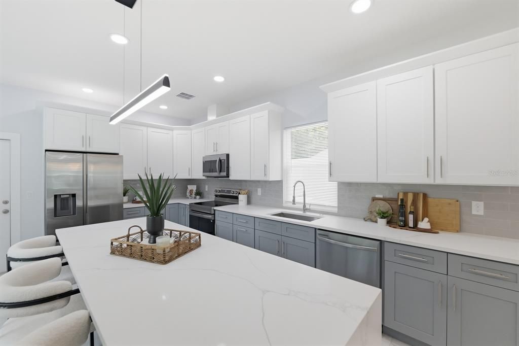 En Venta: $597,800 (4 camas, 3 baños, 2065 Pies cuadrados)