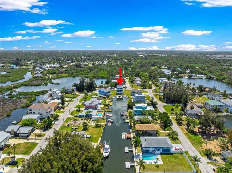 En Venta: $915,000 (4 camas, 3 baños, 2400 Pies cuadrados)