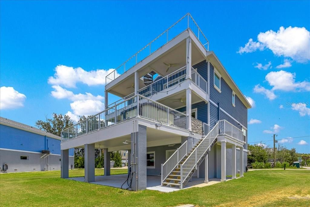 En Venta: $915,000 (4 camas, 3 baños, 2400 Pies cuadrados)