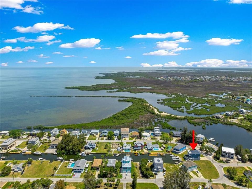 En Venta: $915,000 (4 camas, 3 baños, 2400 Pies cuadrados)