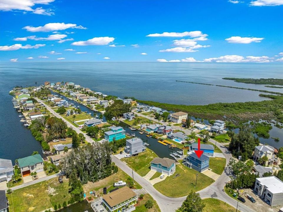 En Venta: $915,000 (4 camas, 3 baños, 2400 Pies cuadrados)