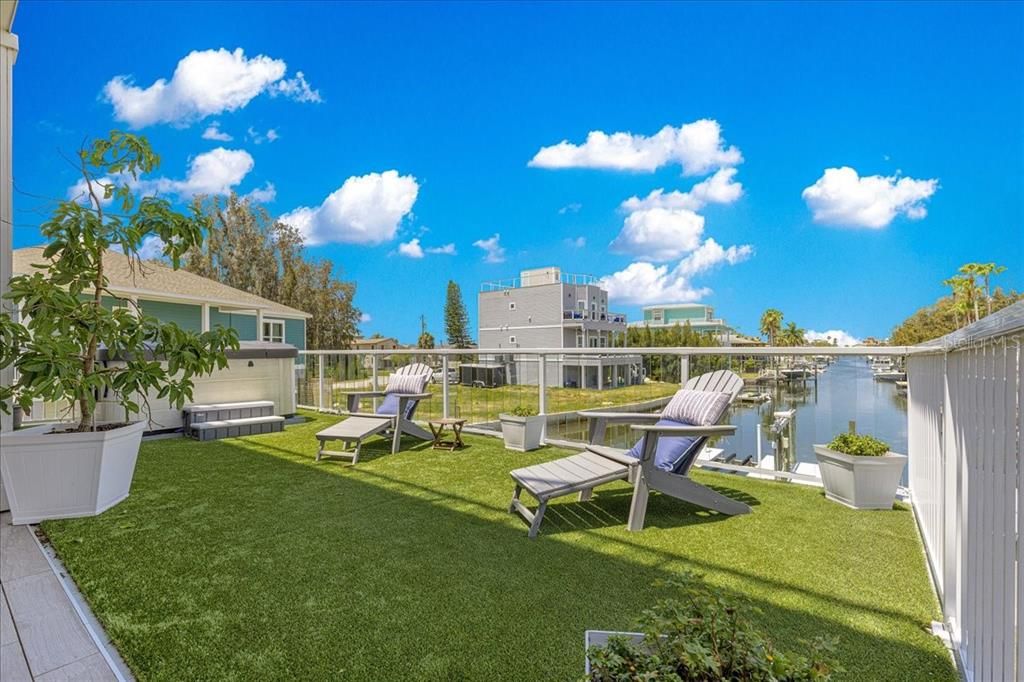 En Venta: $915,000 (4 camas, 3 baños, 2400 Pies cuadrados)