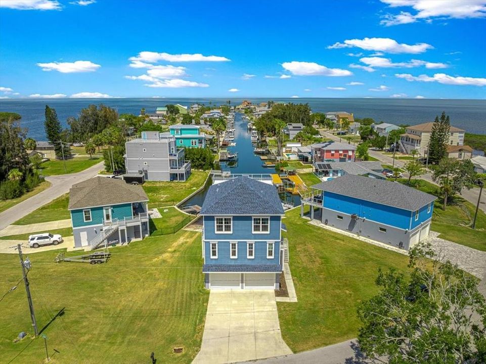 En Venta: $915,000 (4 camas, 3 baños, 2400 Pies cuadrados)