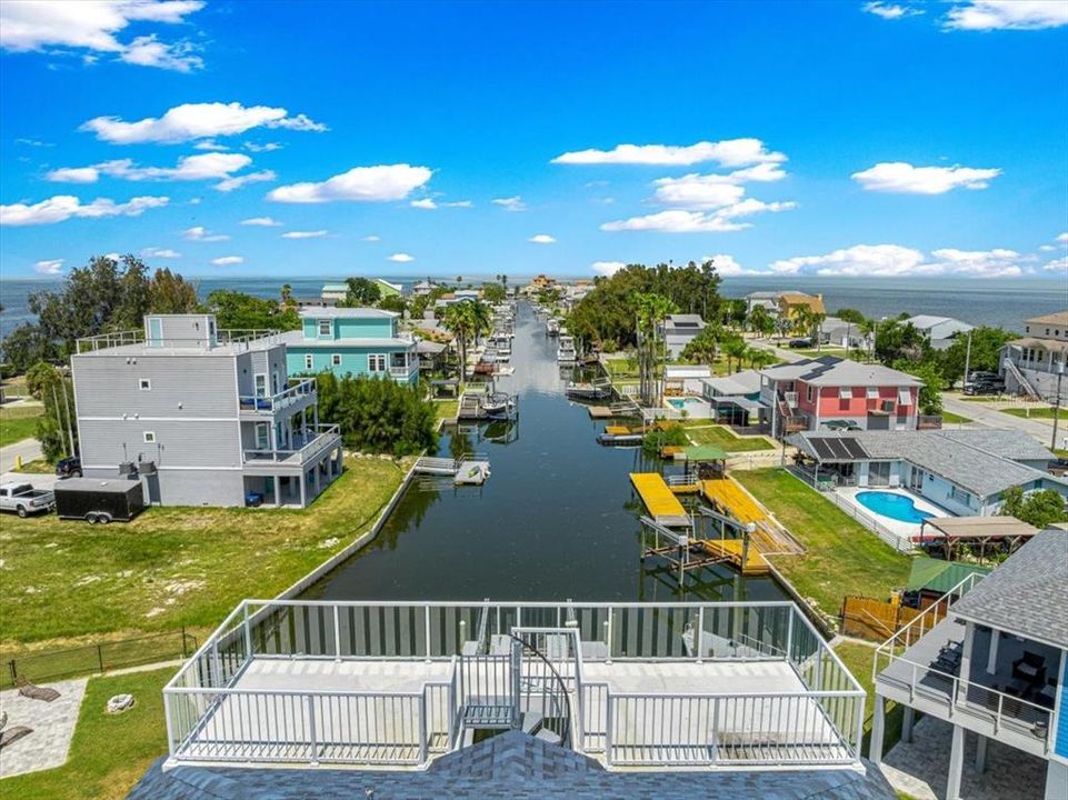 En Venta: $915,000 (4 camas, 3 baños, 2400 Pies cuadrados)