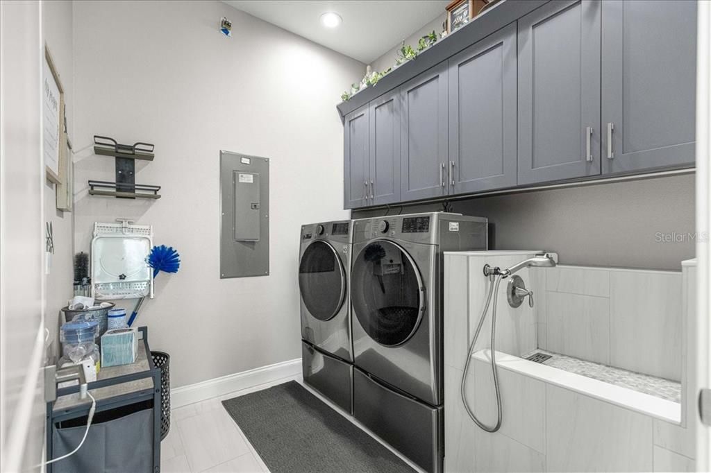 En Venta: $915,000 (4 camas, 3 baños, 2400 Pies cuadrados)