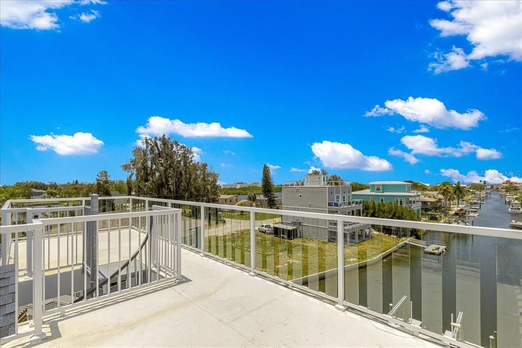 En Venta: $915,000 (4 camas, 3 baños, 2400 Pies cuadrados)