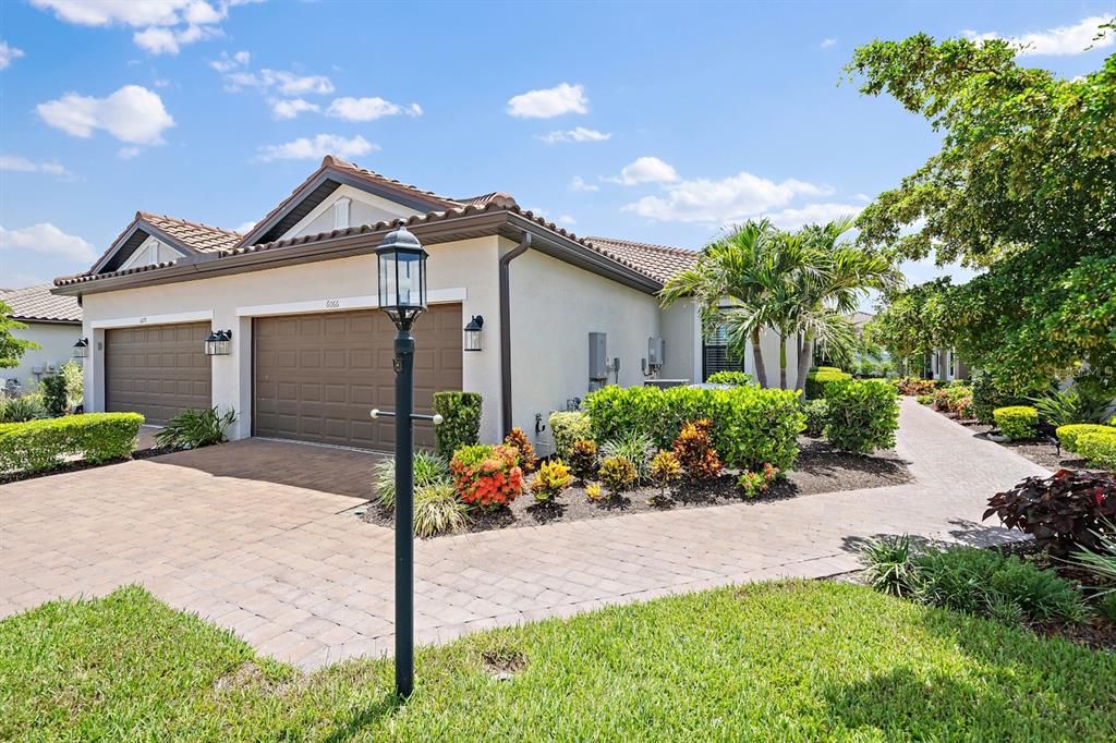For Sale: $489,250 (2 beds, 2 baths, 1500 Square Feet)