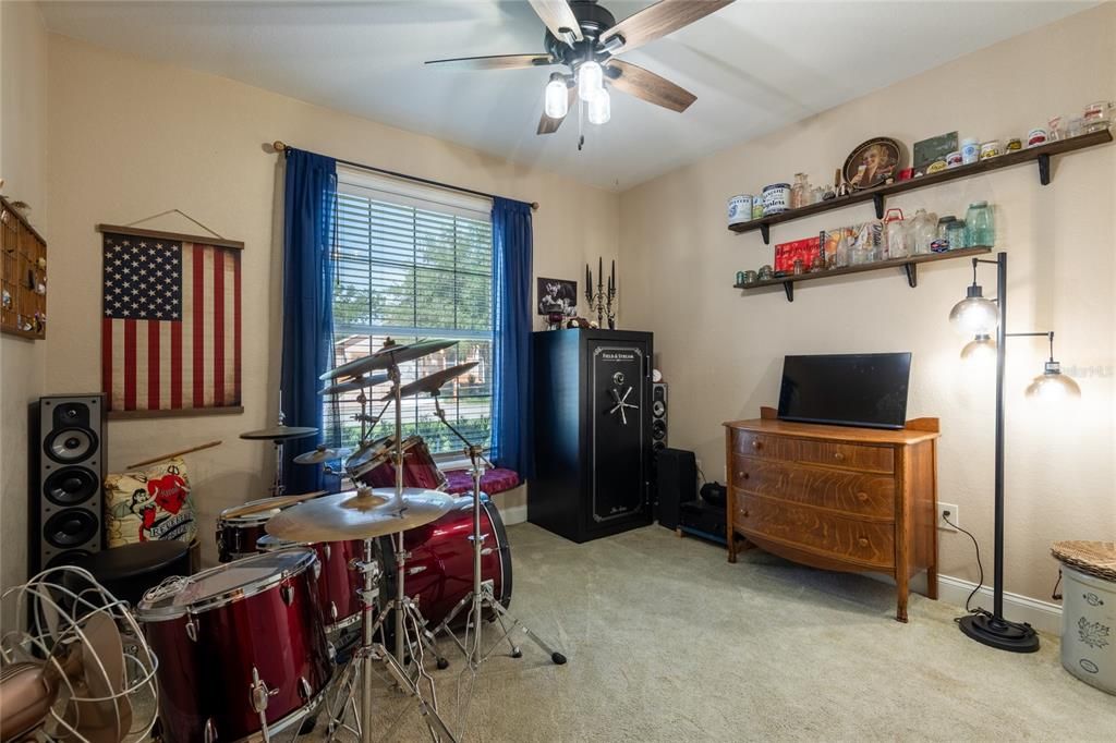 For Sale: $415,000 (3 beds, 2 baths, 1650 Square Feet)
