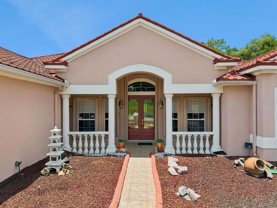 For Sale: $749,000 (3 beds, 3 baths, 2589 Square Feet)