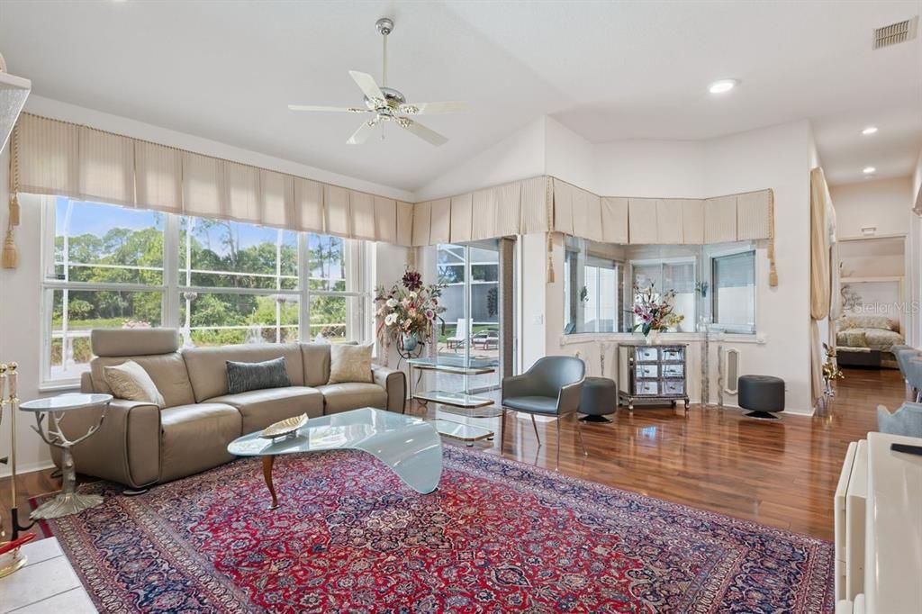 For Sale: $749,000 (3 beds, 3 baths, 2589 Square Feet)