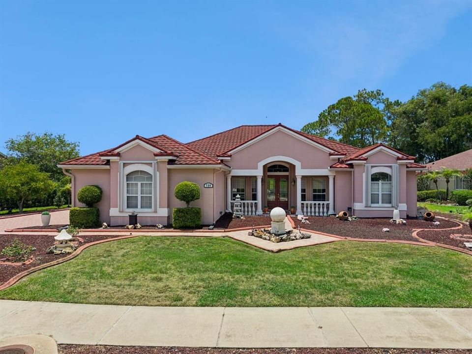 For Sale: $749,000 (3 beds, 3 baths, 2589 Square Feet)