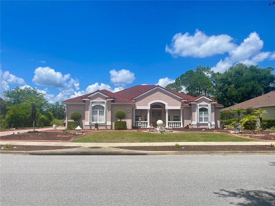 For Sale: $749,000 (3 beds, 3 baths, 2589 Square Feet)