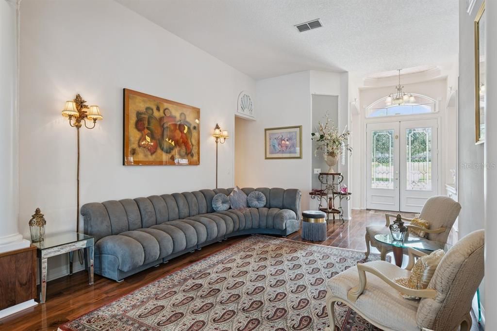 For Sale: $749,000 (3 beds, 3 baths, 2589 Square Feet)