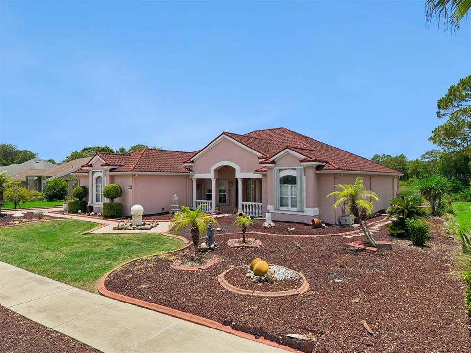 For Sale: $749,000 (3 beds, 3 baths, 2589 Square Feet)