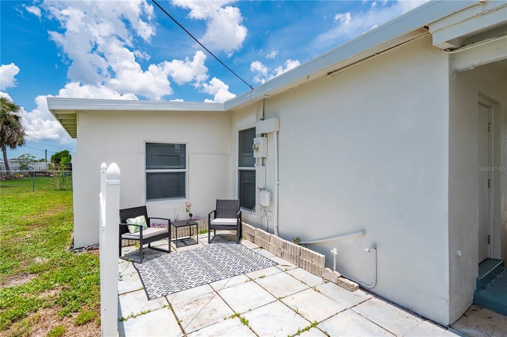 На продажу: $184,900 (2 спален, 1 ванн, 1056 Квадратных фут)