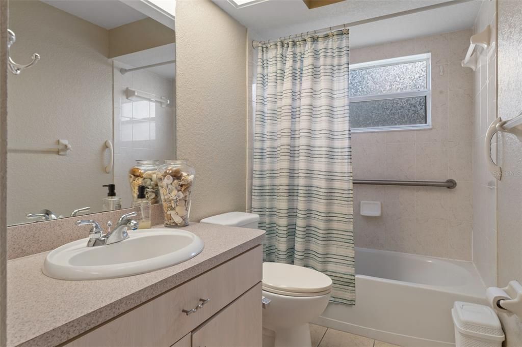 For Sale: $327,500 (4 beds, 2 baths, 1762 Square Feet)